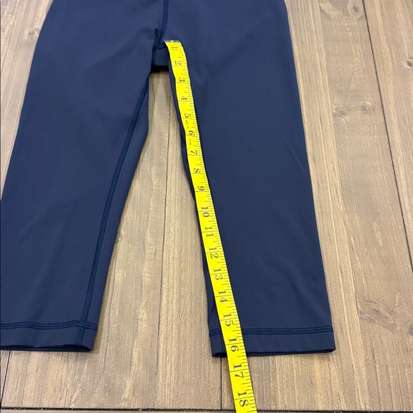 Lululemon Wunder Under Crop - Picture 4 of 9